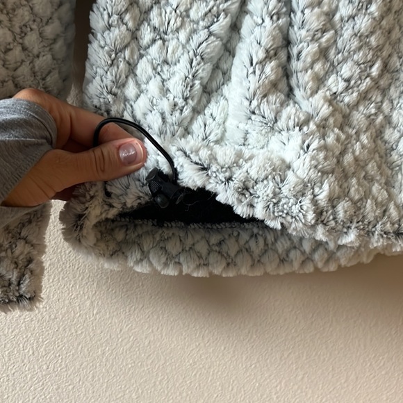 Sherpa Pullover - Picture 3 of 5